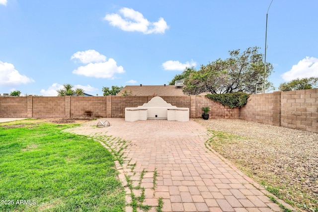 6527 W Sunnyside Dr, Glendale, AZ 85304 - view of yard featuring a fenced backyard and a patio area