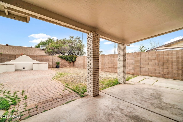6527 W Sunnyside Dr, Glendale, AZ 85304 - view of patio / terrace featuring a fenced backyard