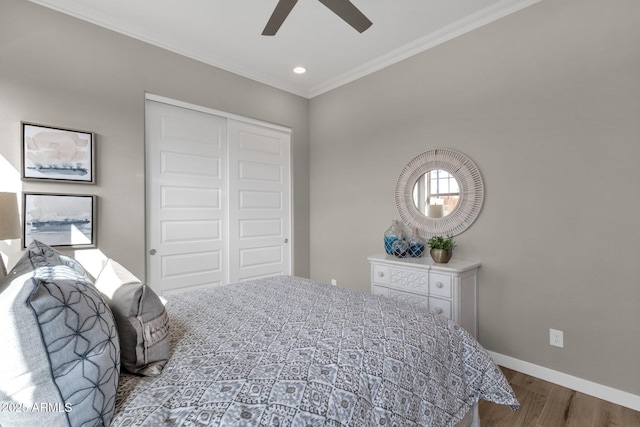 1145 E Gleneagle Dr, Chandler, AZ 85249 - bedroom featuring wood finished floors, crown molding, baseboards, a closet, and a ceiling fan