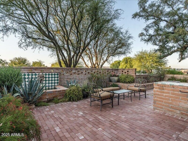 8022 N Ironwood Dr, Paradise Valley, AZ 85253 - fenced backyard featuring a patio and outdoor lounge area
