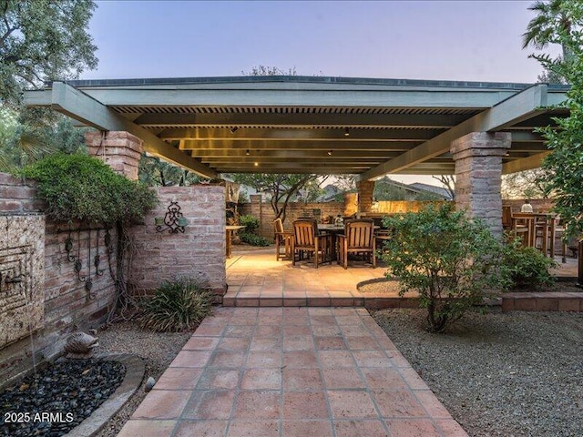 8022 N Ironwood Dr, Paradise Valley, AZ 85253 - fenced backyard with a patio area and outdoor dining space