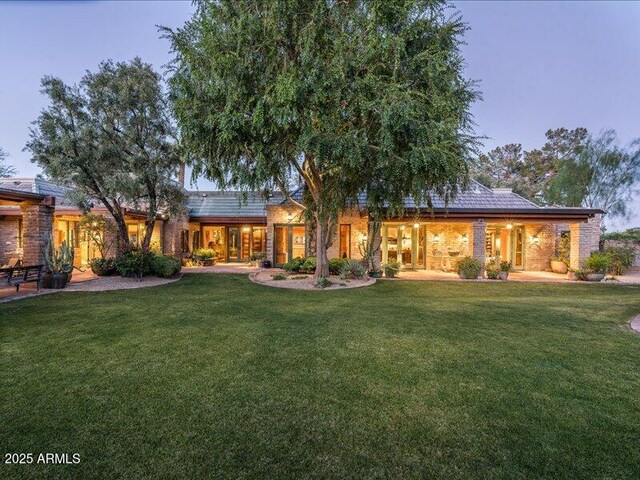 8022 N Ironwood Dr, Paradise Valley, AZ 85253 - rear view of house featuring a yard