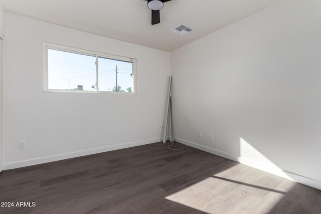 spare room with dark hardwood / wood-style floors and ceiling fan