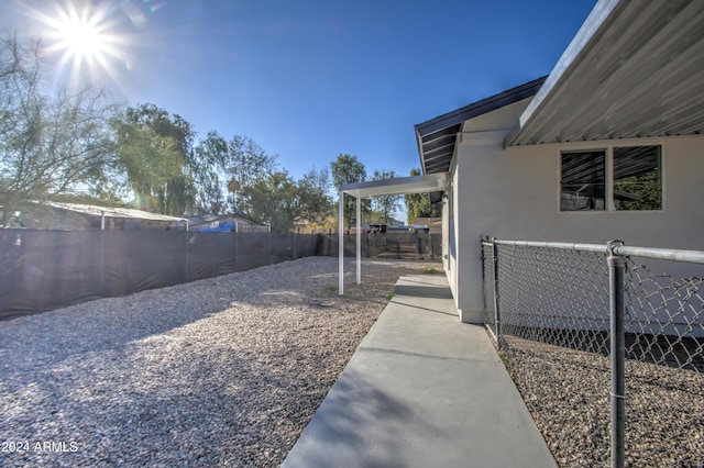 view of yard featuring a patio area