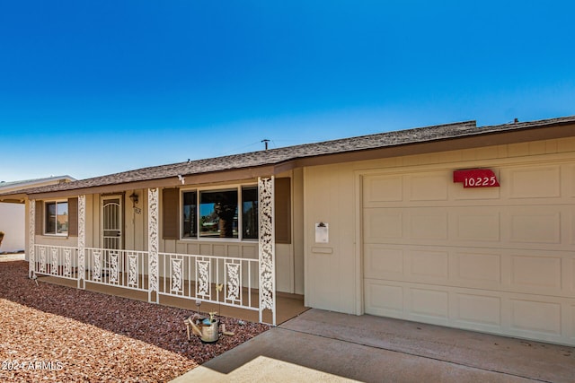 ranch-style house featuring a garage