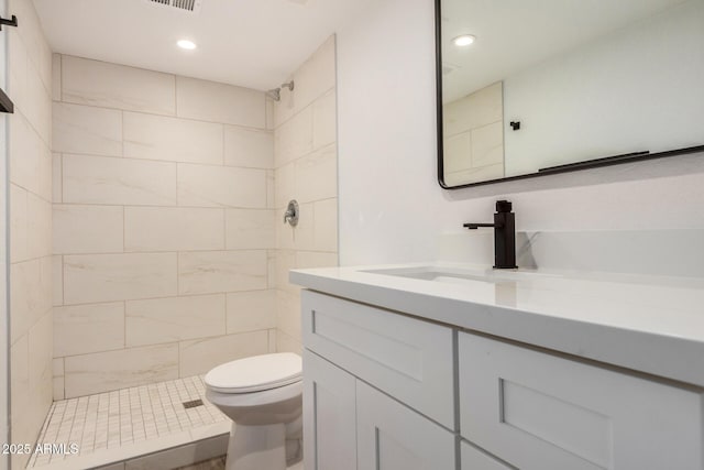 308 W Oraibi Dr, Phoenix, AZ 85027 - full bath featuring vanity, tiled shower, and recessed lighting