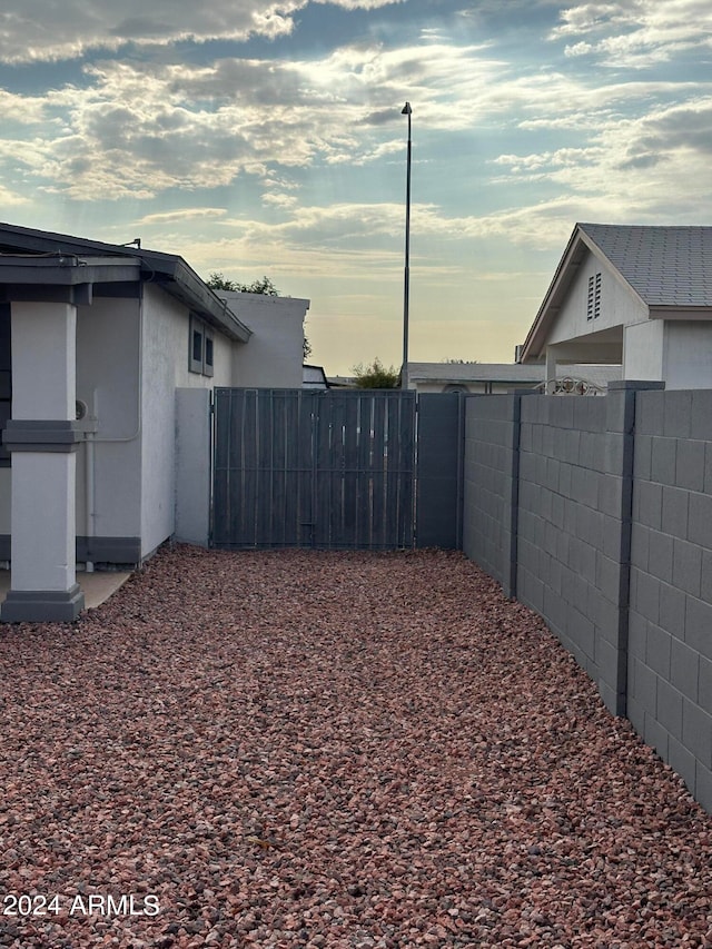 view of yard at dusk