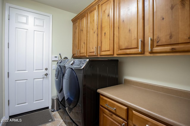 laundry room featuring cabinet space and washer and clothes dryer