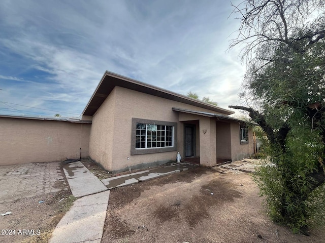 view of front of home featuring a patio area