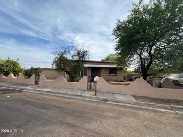 view of front of property