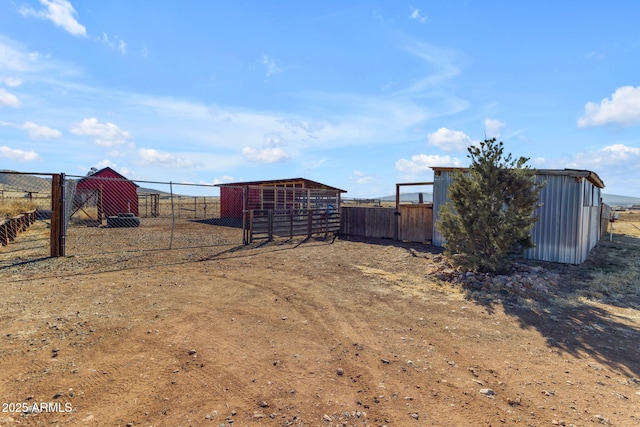 view of yard with an outdoor structure