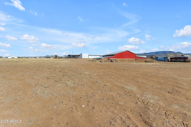 view of yard with a mountain view