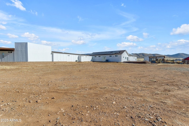 view of yard with a mountain view