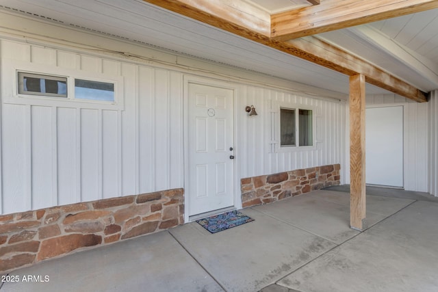 entrance to property with covered porch