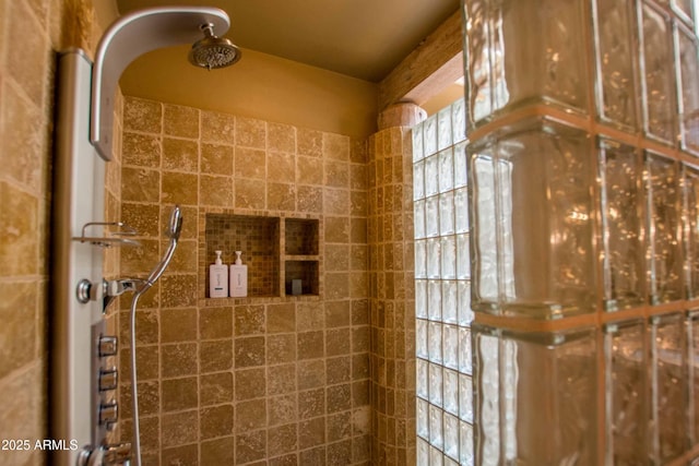 full bathroom with plenty of natural light and tiled shower