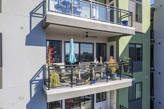 view of patio featuring ceiling fan