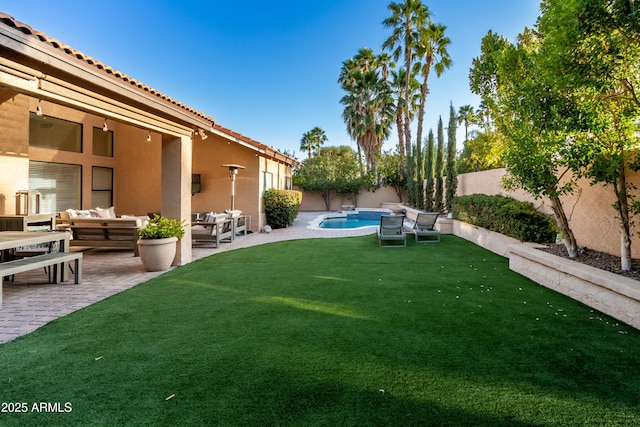 view of yard featuring a patio, an outdoor hangout area, and a fenced in pool