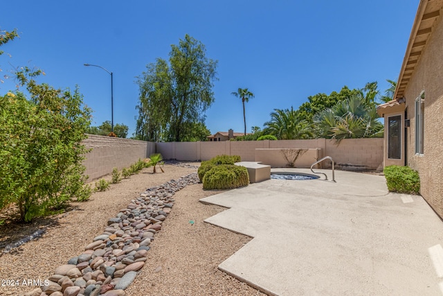 view of yard featuring a patio