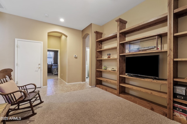 living area featuring baseboards, arched walkways, visible vents, and recessed lighting