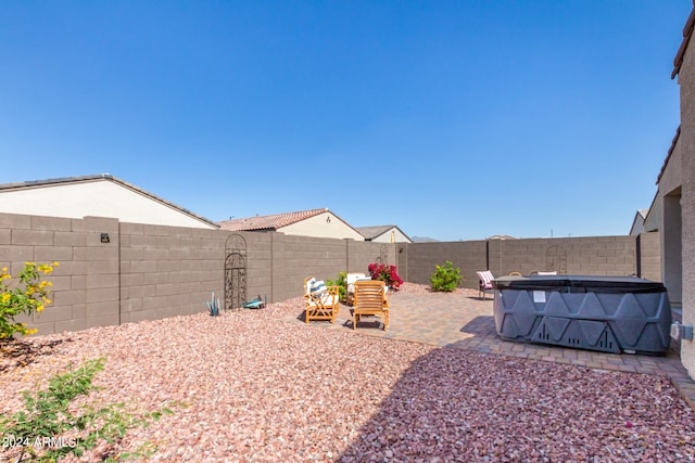 view of yard featuring a patio