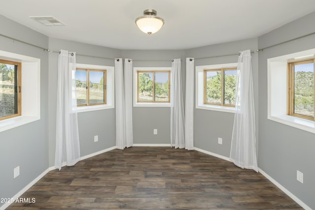 4177 W Finch Hollow Ave, Chino Valley, AZ 86323 - spare room featuring plenty of natural light, baseboards, visible vents, and dark wood-style flooring