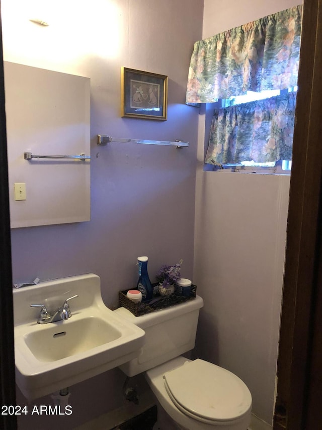 bathroom featuring toilet and sink