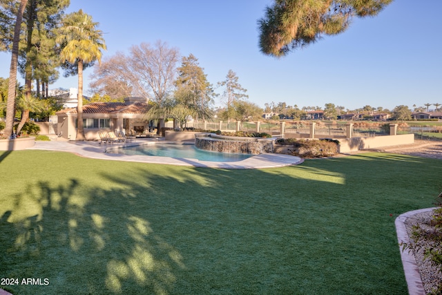 view of yard featuring a patio