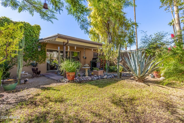 view of yard with a patio