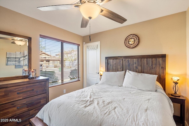 bedroom with ceiling fan