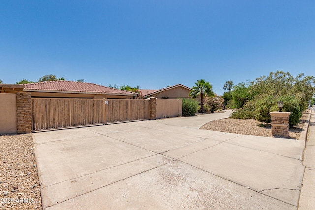 12837 N 68th St, Scottsdale, AZ 85254 - view of patio with driveway