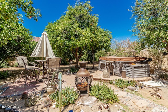12837 N 68th St, Scottsdale, AZ 85254 - view of patio / terrace with a hot tub
