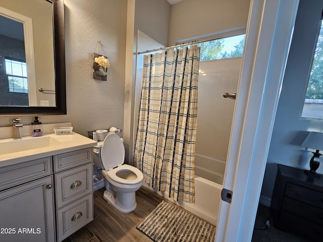 bathroom featuring a textured wall, toilet, shower / bath combo, vanity, and wood finished floors