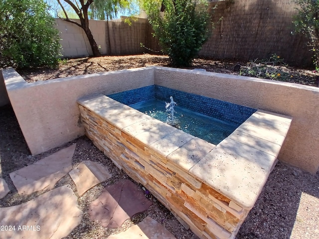 view of swimming pool featuring a jacuzzi