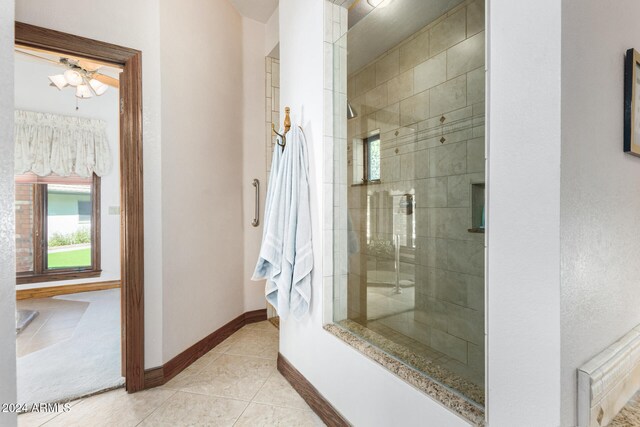 bathroom featuring tiled shower, ceiling fan, and tile patterned floors