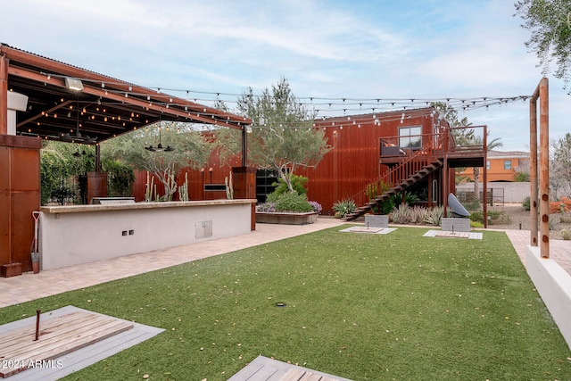 view of yard featuring a patio area