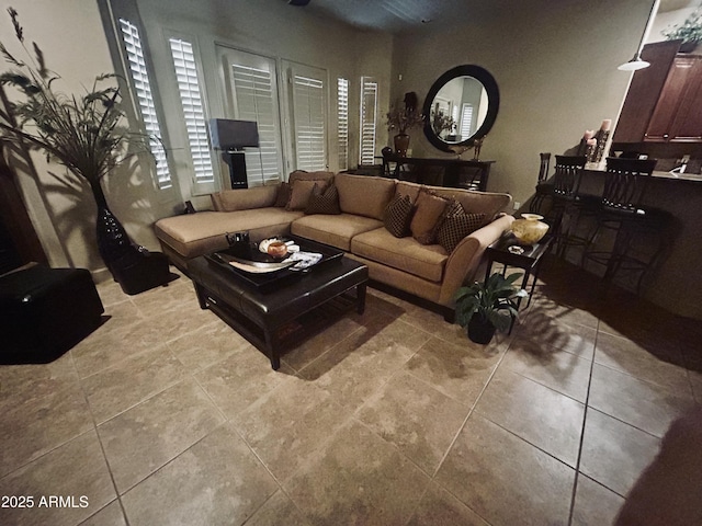 14000 N 94th St Unit 1077, Scottsdale, AZ 85260 - living room featuring light tile patterned floors