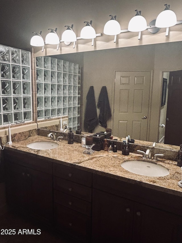 14000 N 94th St Unit 1077, Scottsdale, AZ 85260 - full bathroom featuring double vanity