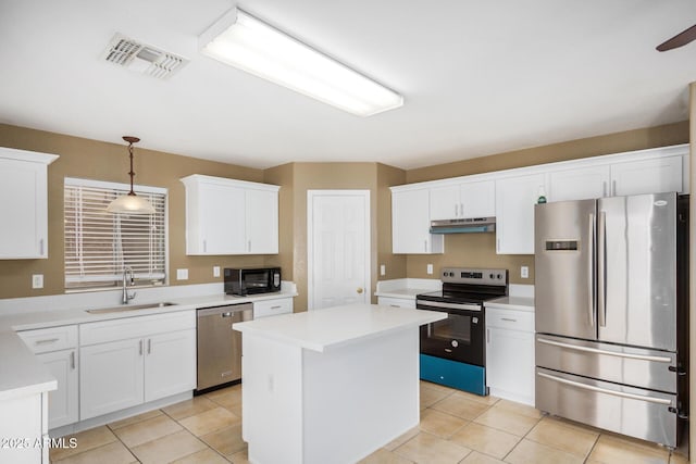 kitchen featuring visible vents, a sink, under cabinet range hood, stainless steel appliances, and white cabinets