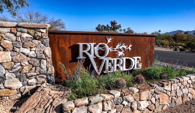 community sign featuring a mountain view