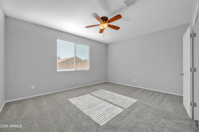 carpeted empty room featuring ceiling fan