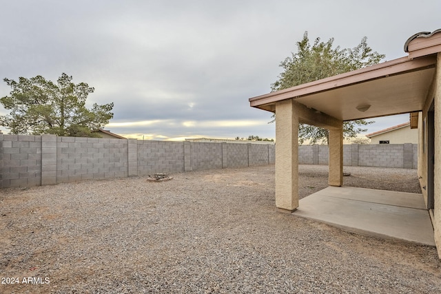 view of yard featuring a patio