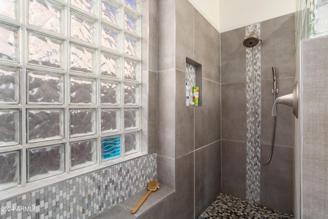 bathroom featuring tiled shower