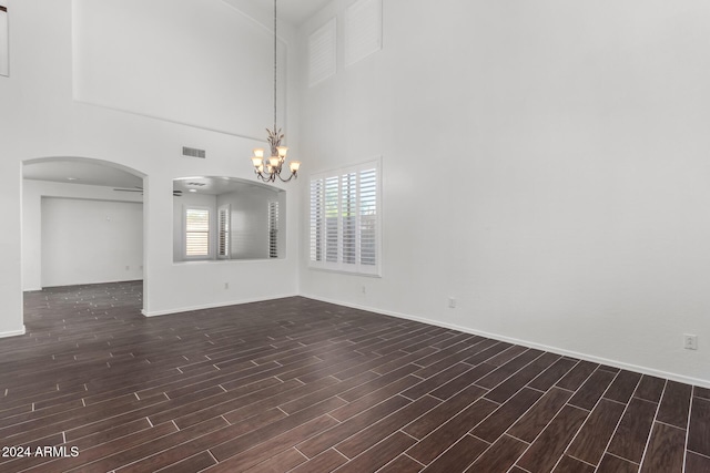 empty room with a chandelier and a high ceiling