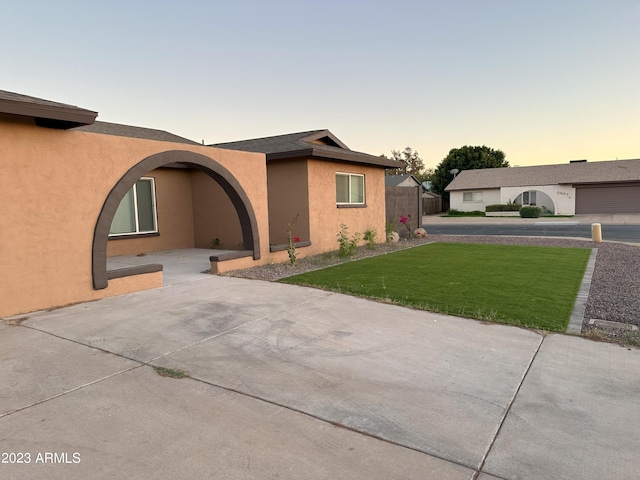 view of front of house with a lawn and a garage