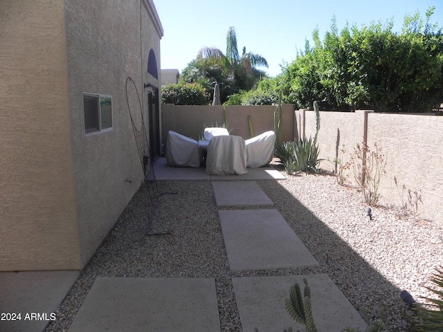 view of yard with a patio area