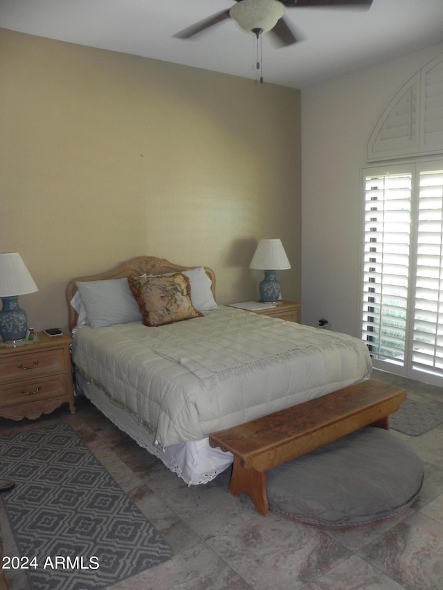 bedroom with ceiling fan