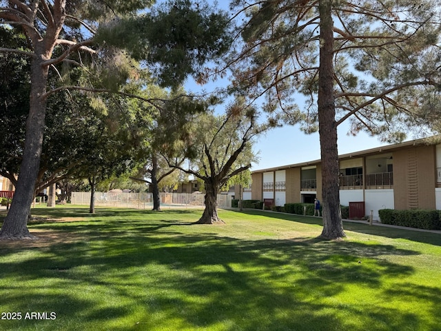6125 E Indian School Rd Unit 152, Scottsdale, AZ 85251 - view of property's community with a lawn and fence