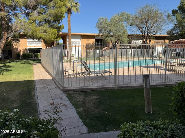 6125 E Indian School Rd Unit 152, Scottsdale, AZ 85251 - community pool with a patio, fence, and a yard