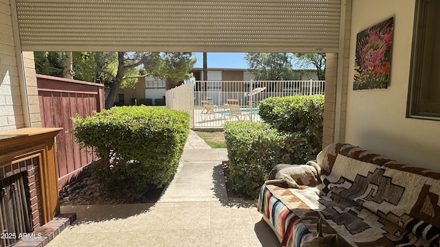 6125 E Indian School Rd Unit 152, Scottsdale, AZ 85251 - view of yard with fence