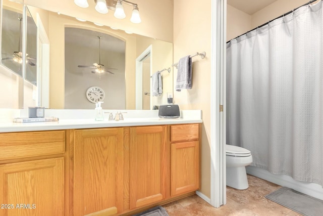 full bath featuring vanity, shower / bathtub combination with curtain, toilet, and a ceiling fan